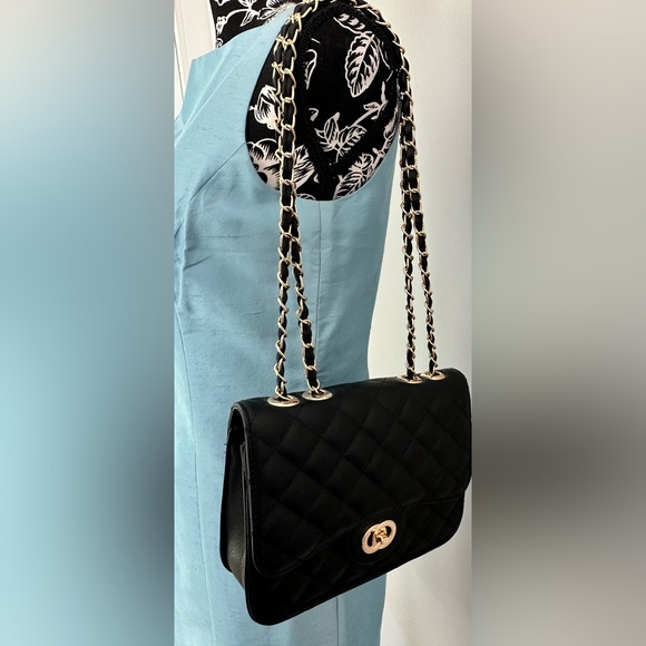 Black quilted purse with chain strap - Picture 5 of 11